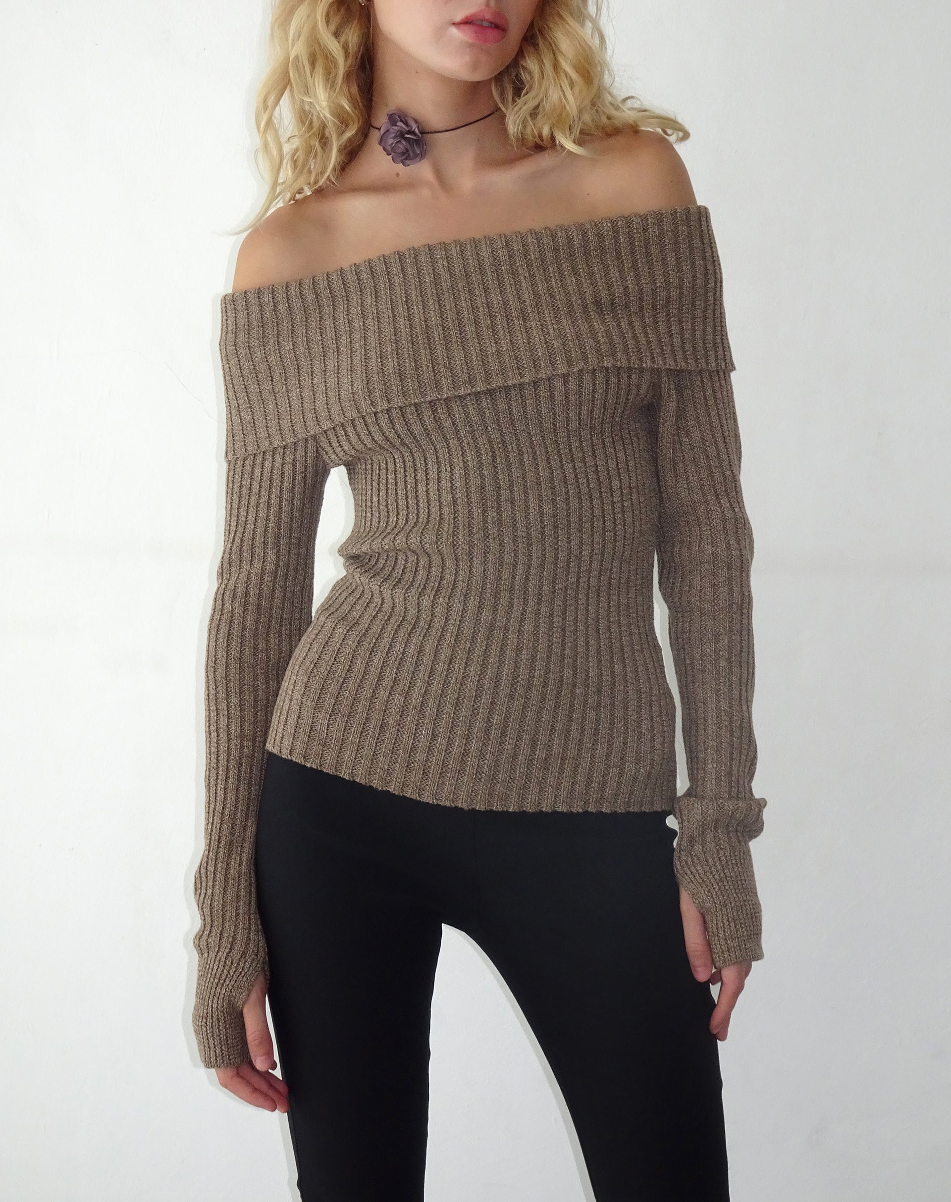 Hollister off outlet the shoulder sweater