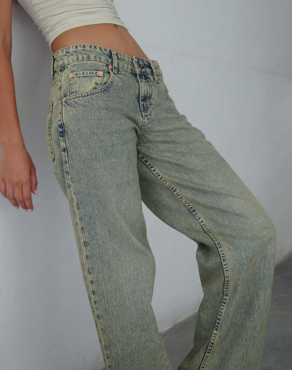 Low Rise Parallel Jeans in Sandy Blue Acid