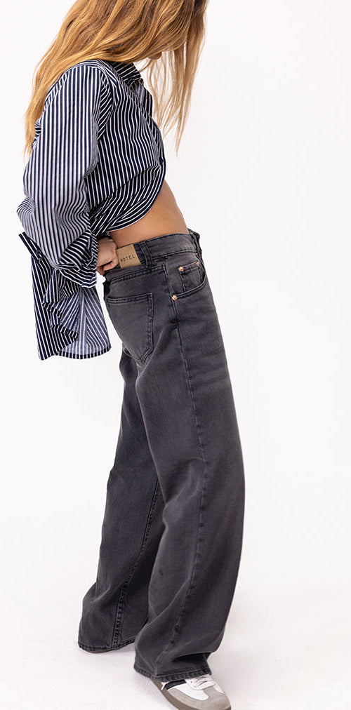 Image of Low Rise Parallel Jeans in Vintage Black