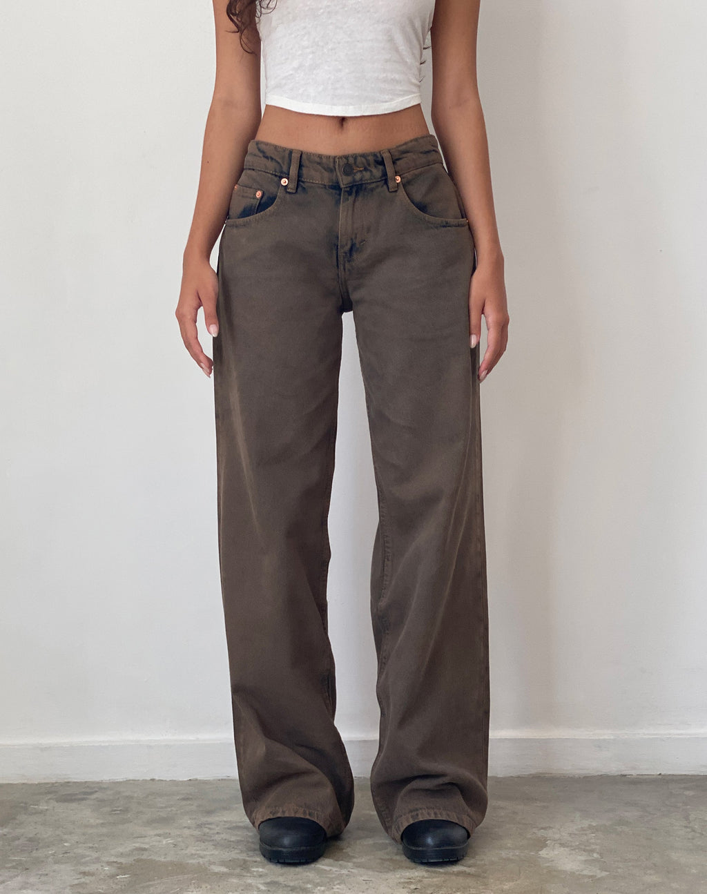 Roomy Extra Wide Low Rise Jeans in Dark Sand