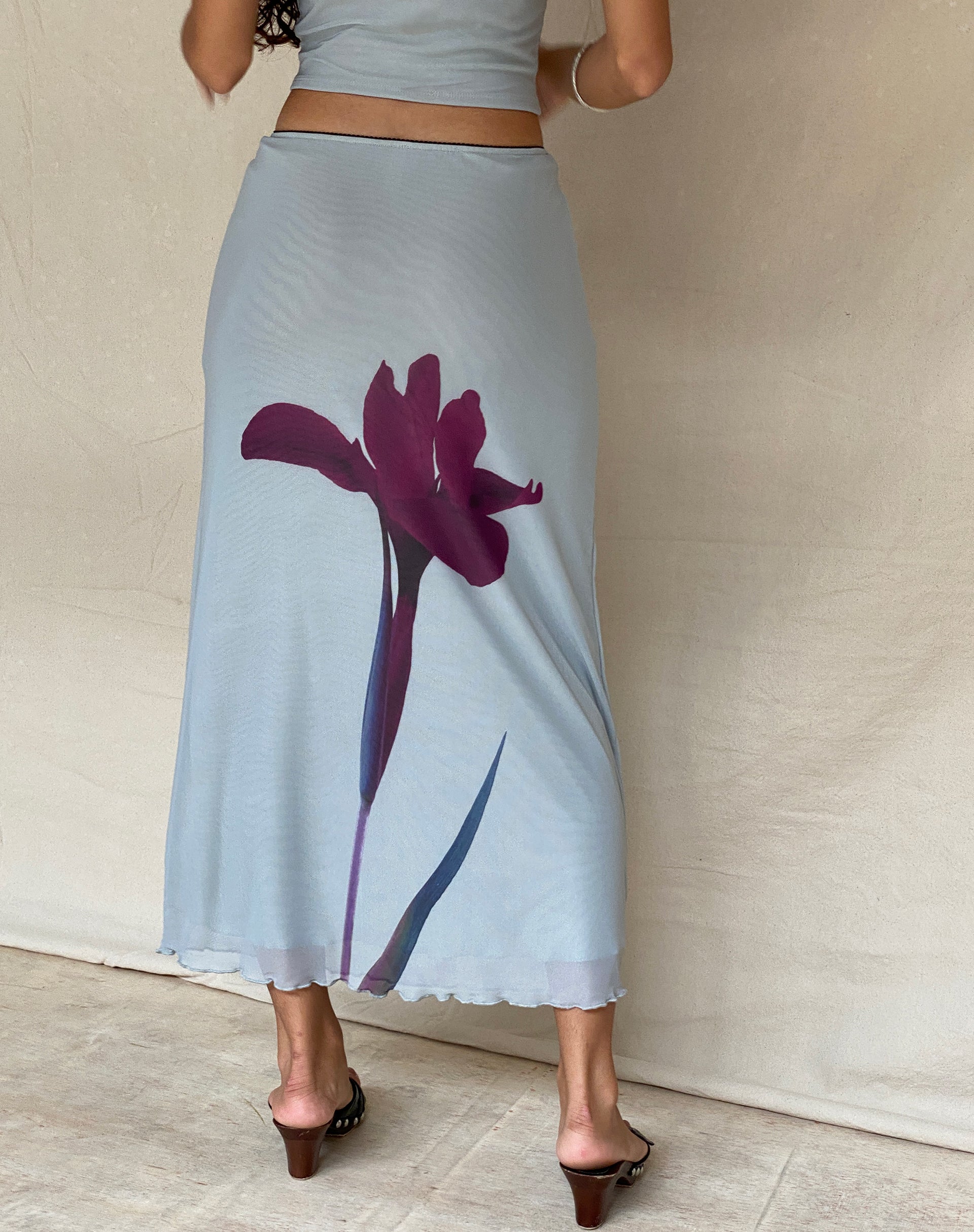 Flower cut outlet skirt