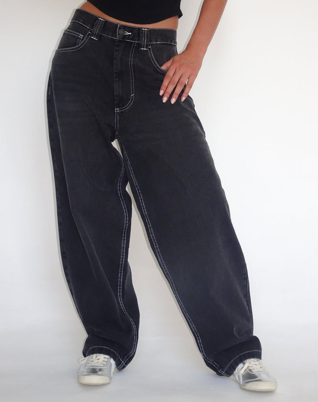 Skater Low Rise Jean in Vintage Black with White Top Stitch