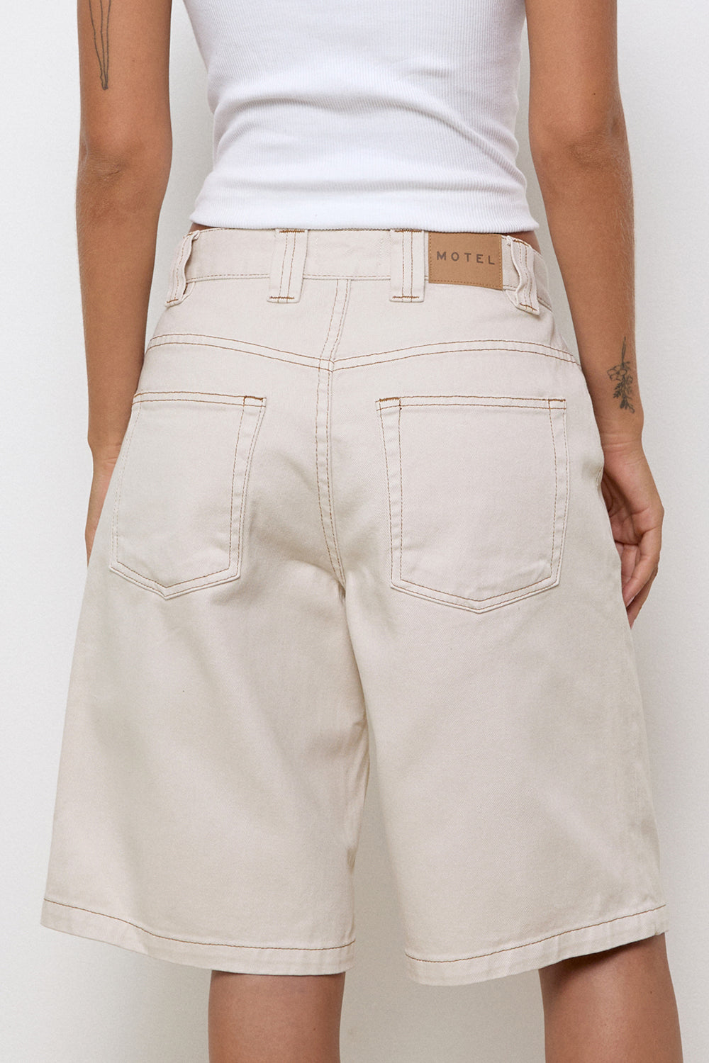 Image of Low Rise Skater Short in Off White