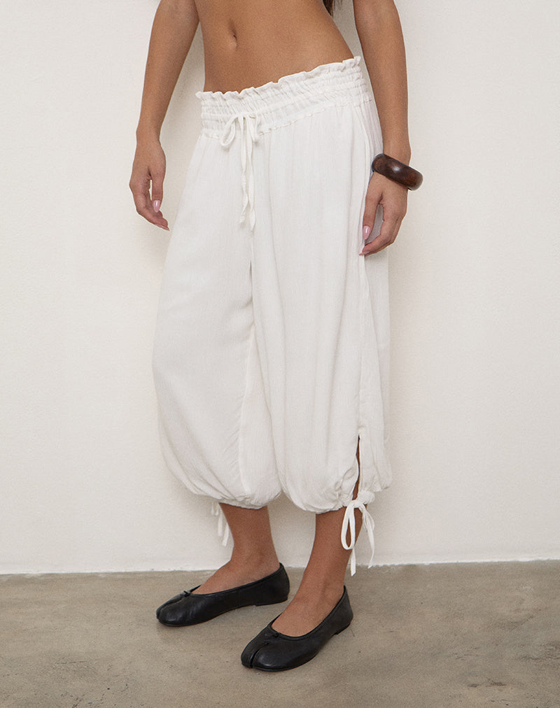 Image of Becku Balloon Capri in Crinkle Off White