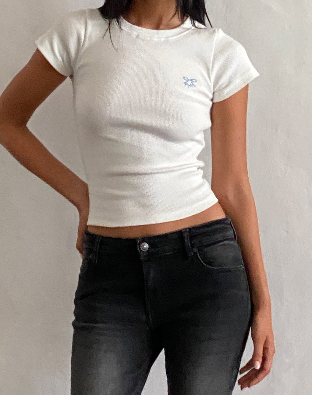 Suti Ribbed Baby Tee in Off White with Blue Bow M Embroidery