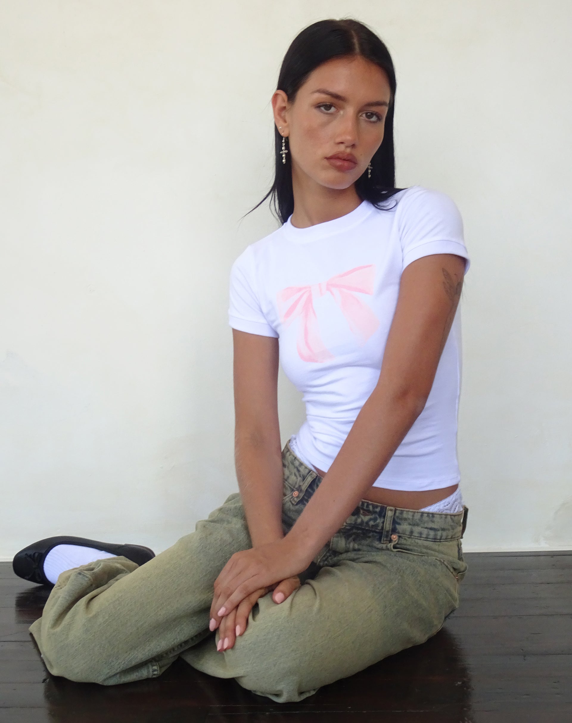 Image of Sutin Tee in White with Pink Bow Print