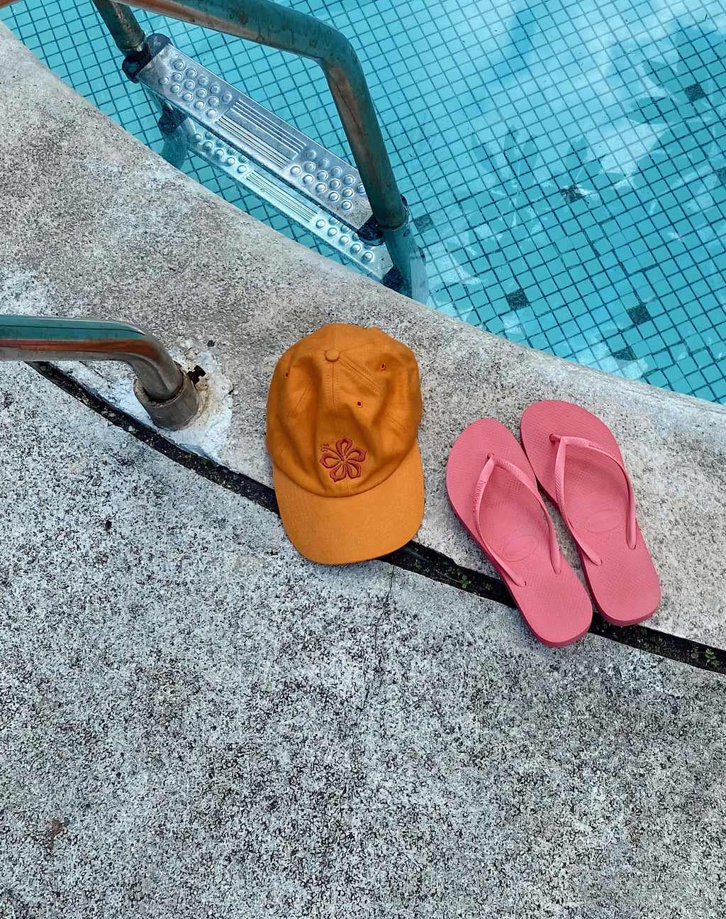 MOTEL X BARBARA Five Panel Hat in Apricot Hibiscus