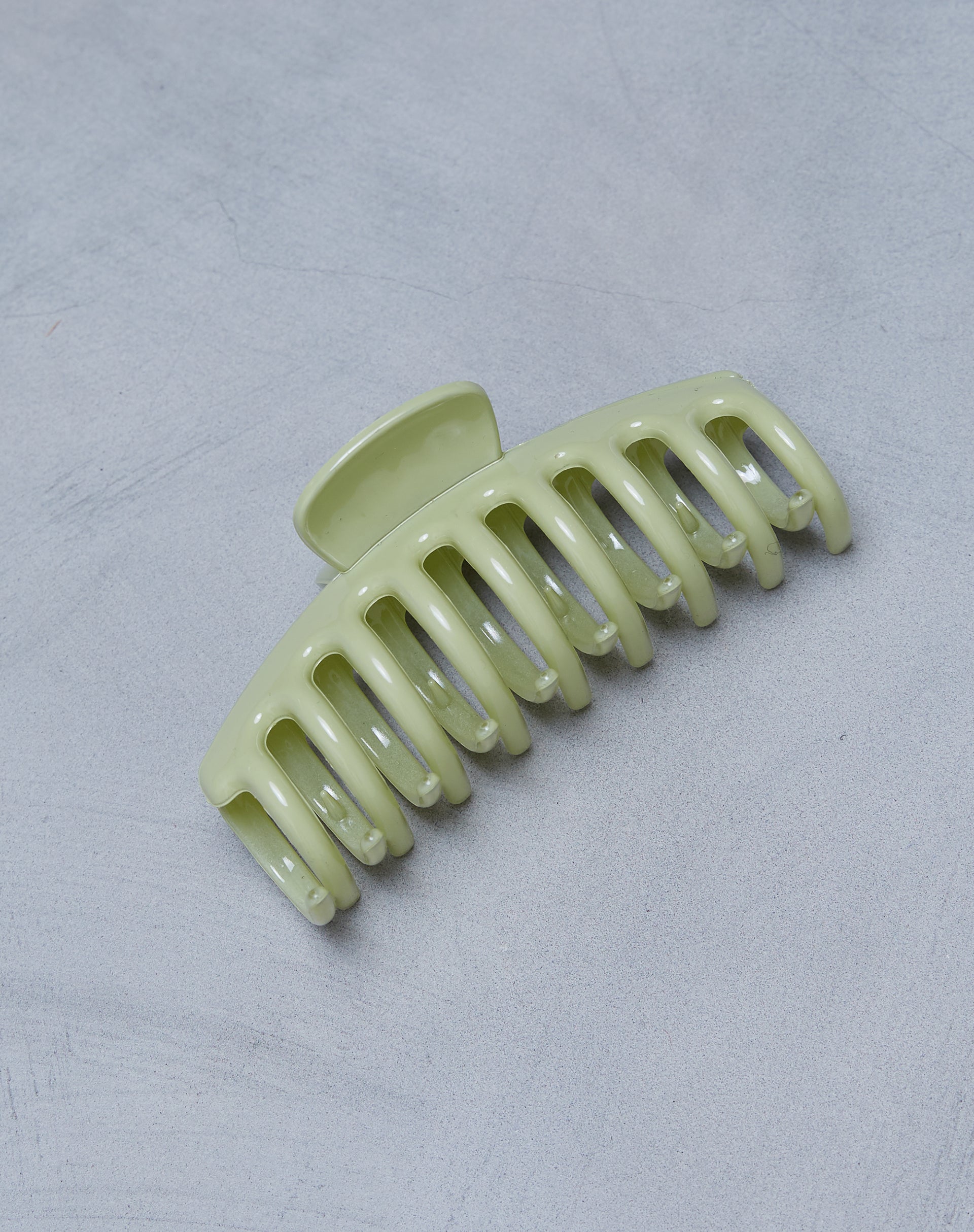 Image of Lenta Hair Claw in Green