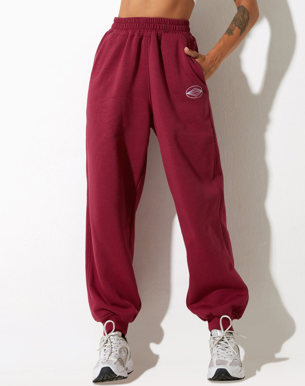 Roider Jogger in Burgundy with "Winning Team" Embro