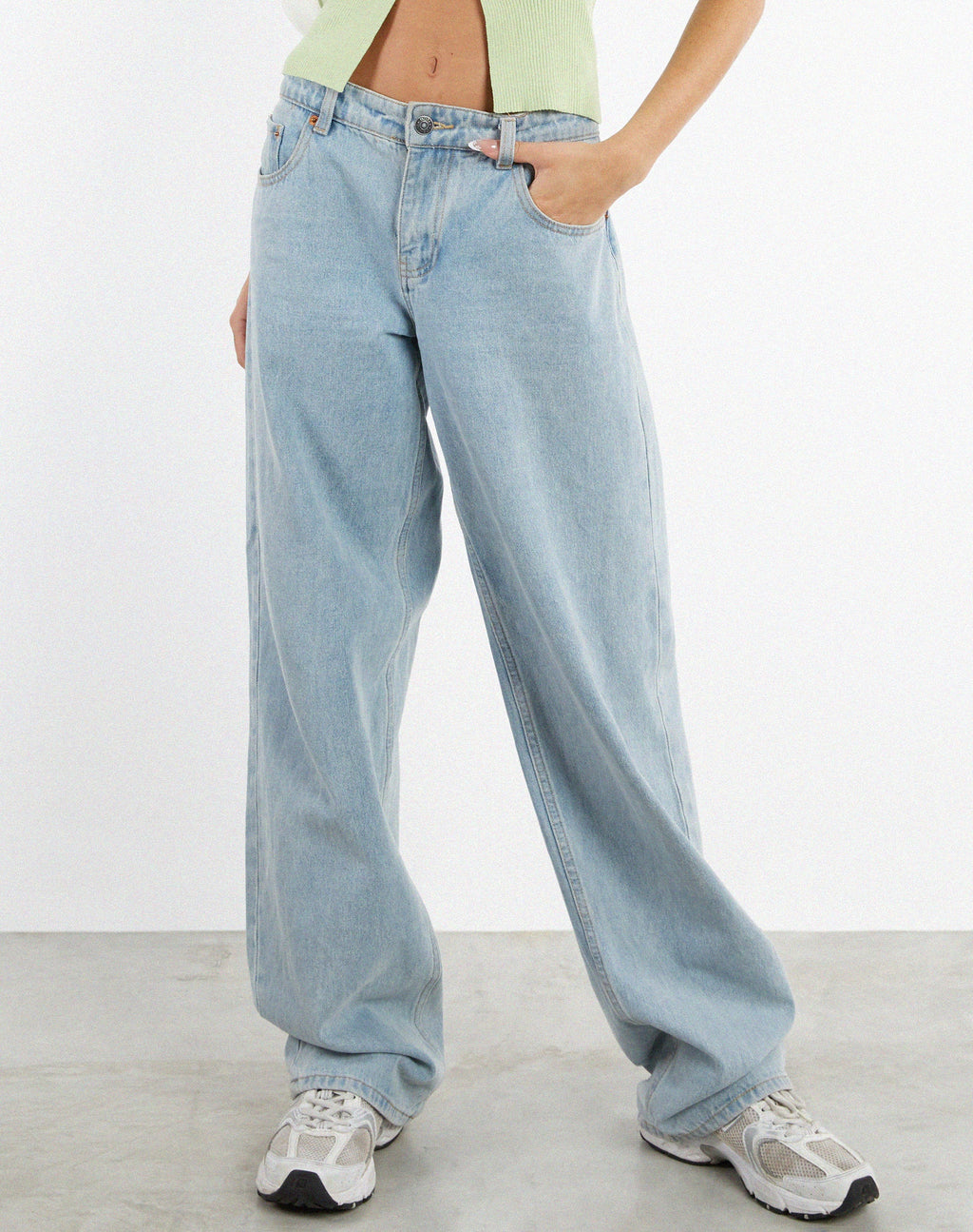 Low Rise Parallel Jeans in Extra Light Wash Blue