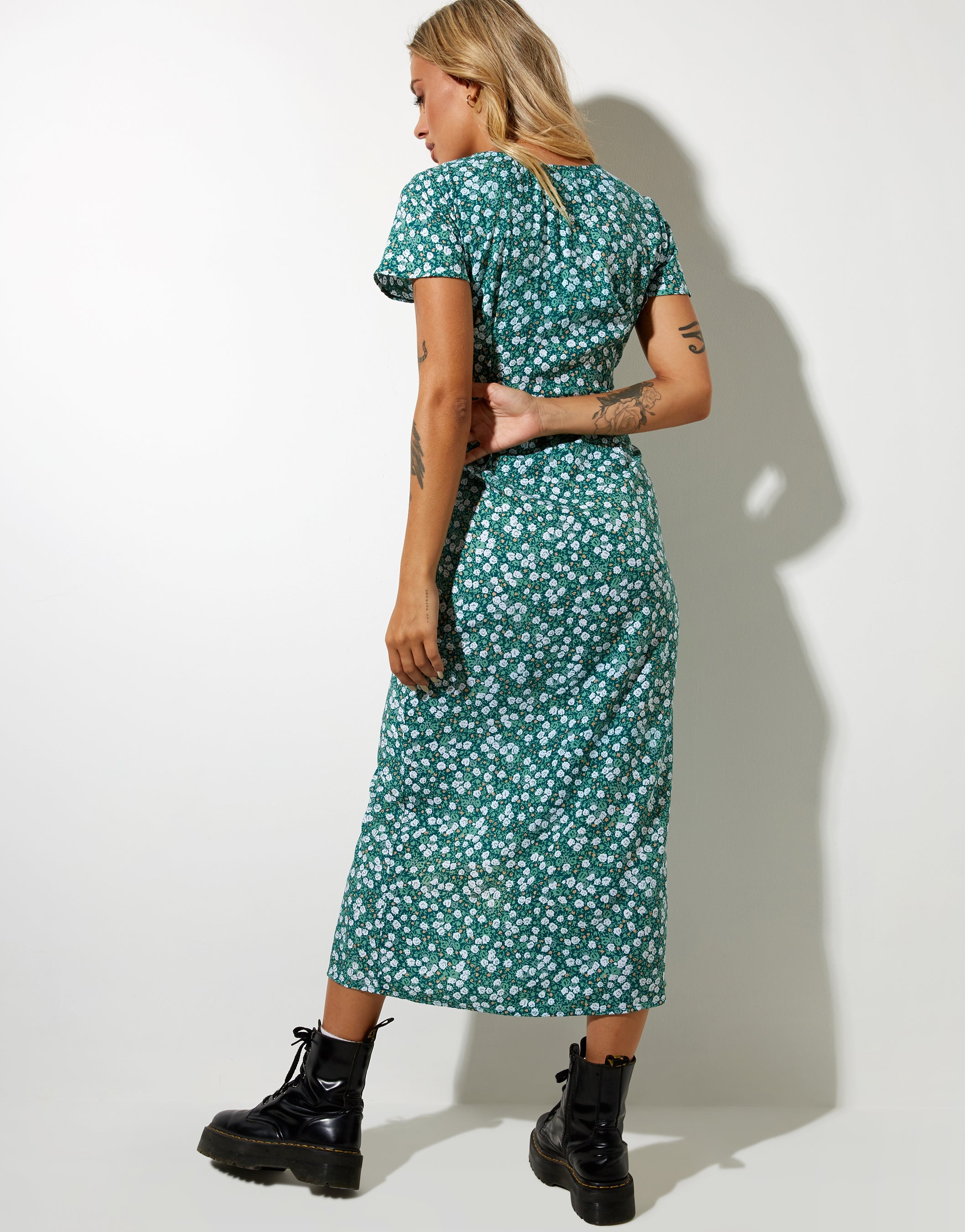 Image of Larin Midi Dress in Floral Field Green