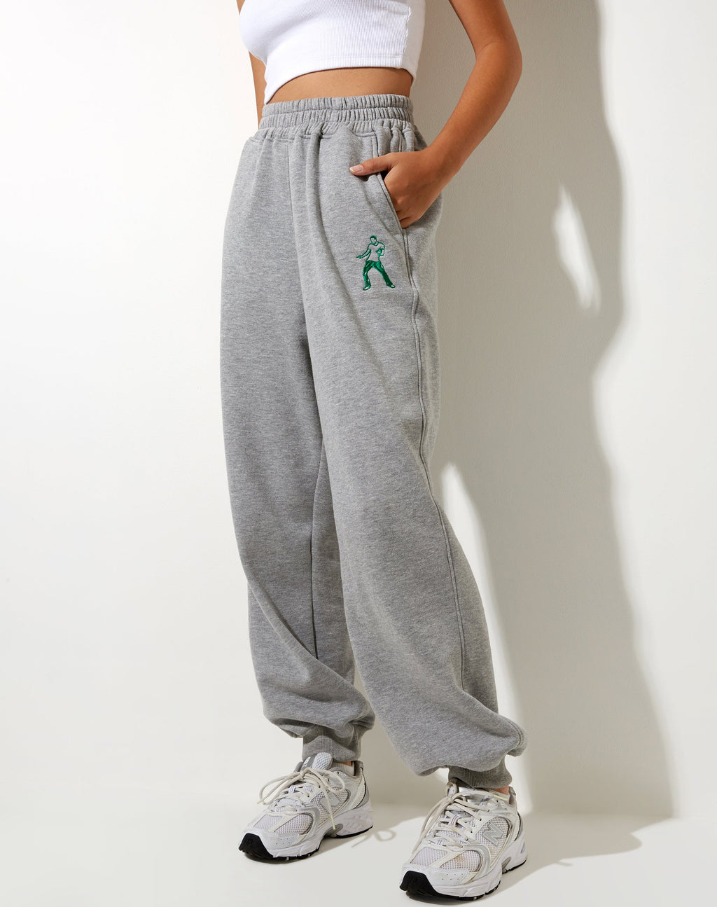 Roider Jogger in Greymarl Dancing Figure Embro