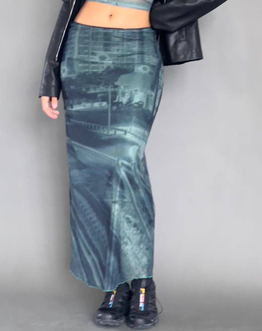 Rindu Midi Skirt in Cityscape Green