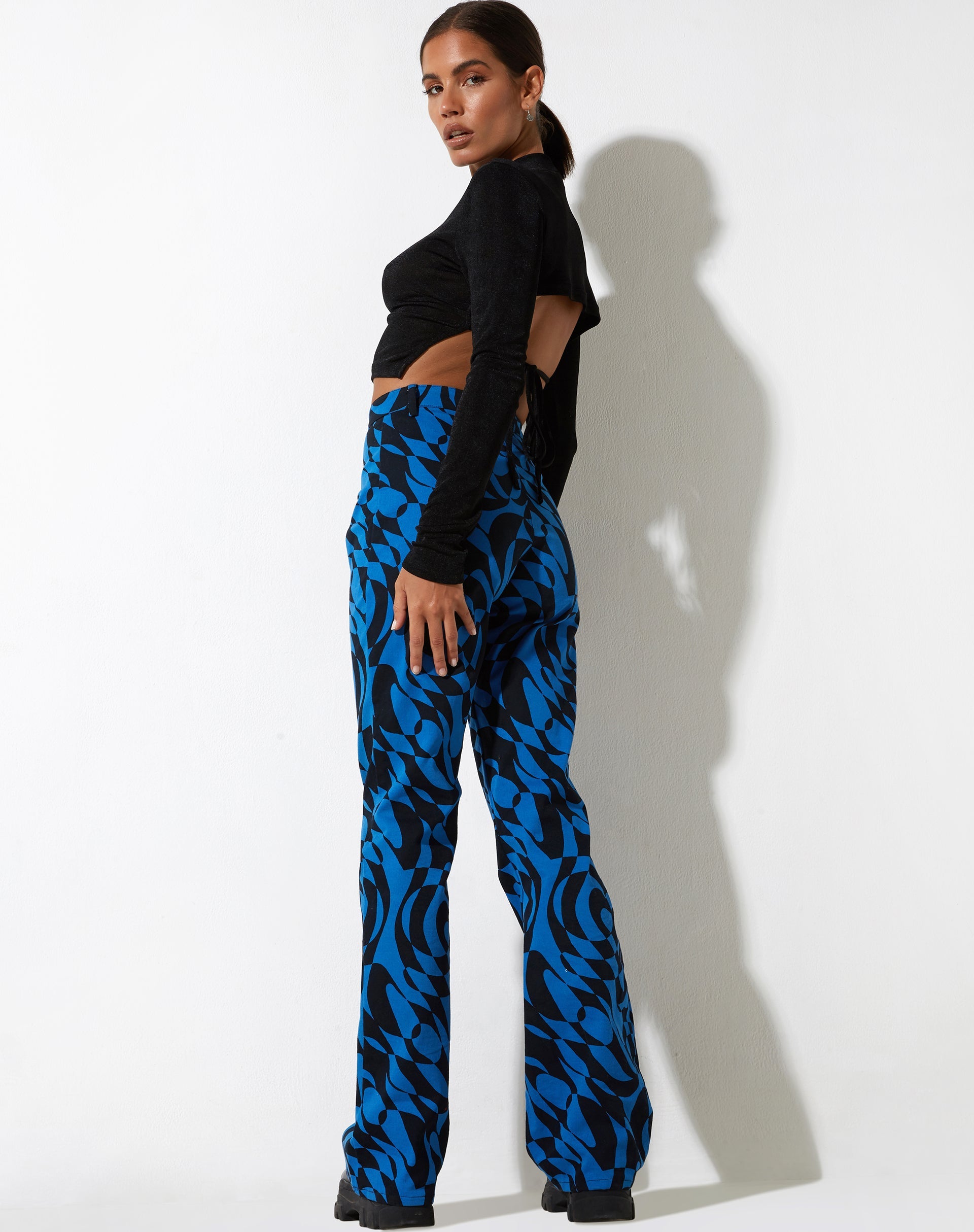 image of Zoven Trouser in Irregular Optic Blue