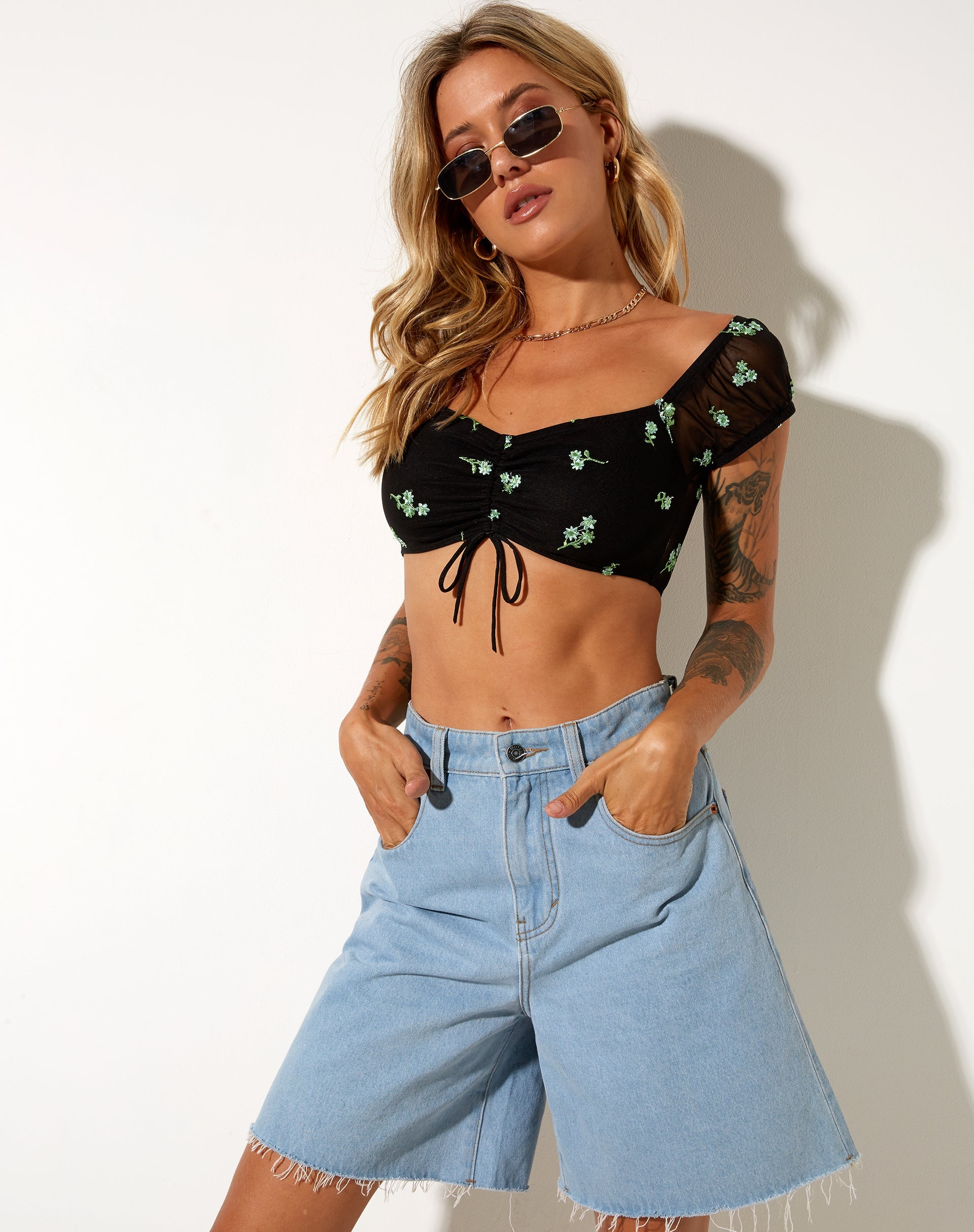 Black daisy hot sale shorts